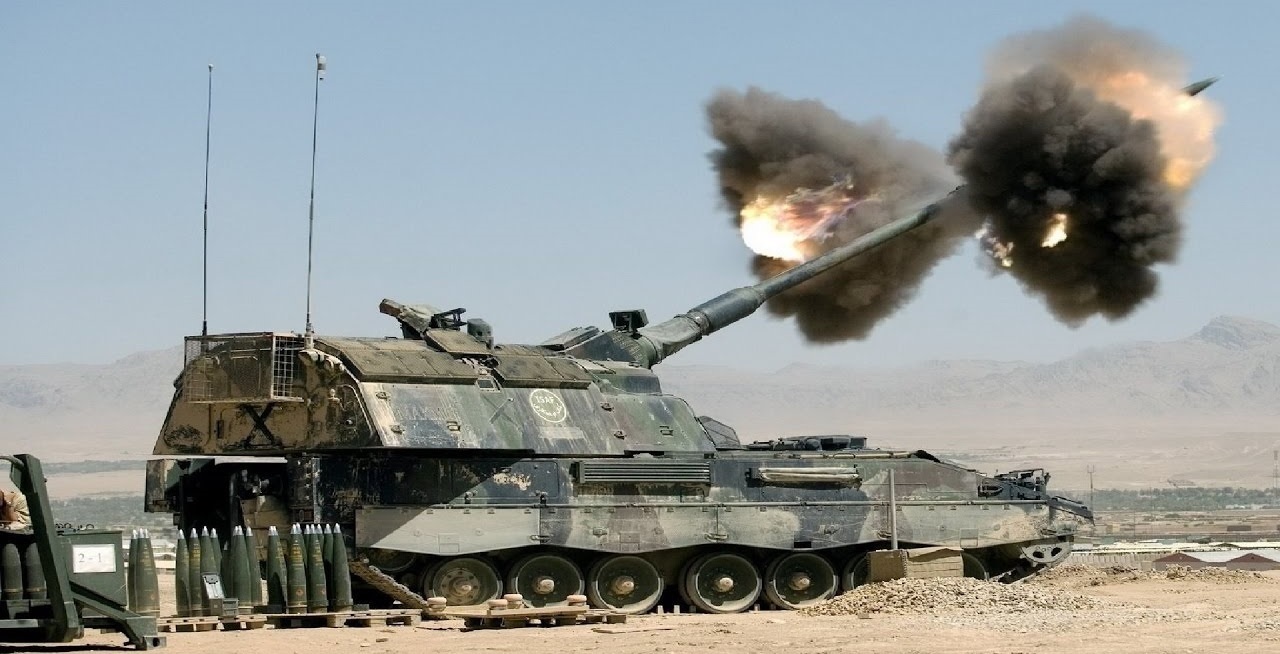 En tysk Panzerhaubitze 2000-haubits ødelagde en russisk 2A36 Hyacinth-B-kanon.