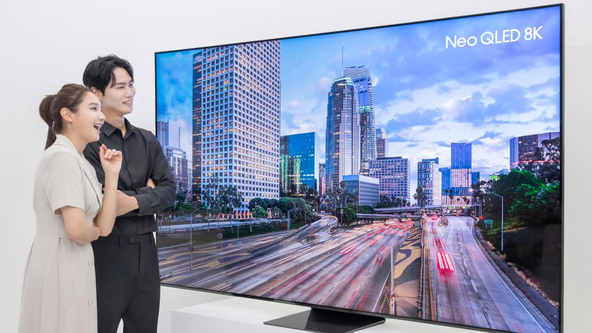 Samsung har afsløret et 98-tommer 8K Neo QLED TV med 120W højttalere til 39.000 dollar