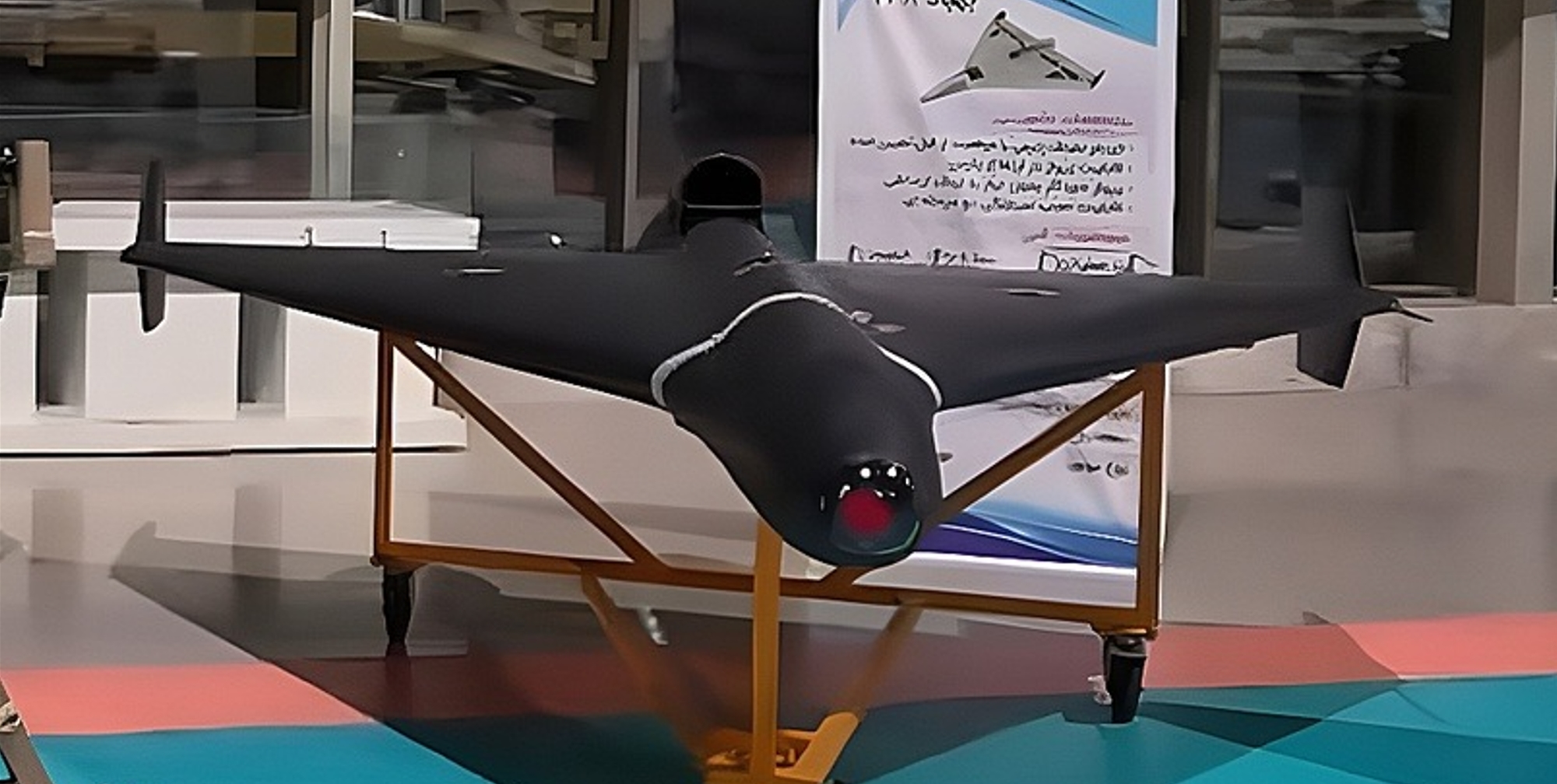 Iran afslørede UAV'en Shahed-238: en jetdrevet modifikation af Shahed-136 med tre forskellige styresystemer.