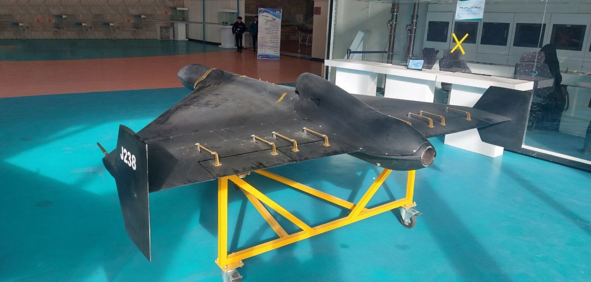 Tjekkisk, canadisk, amerikansk og schweizisk producerede dele blev fundet i Irans Shahed-238 jet-UAV
