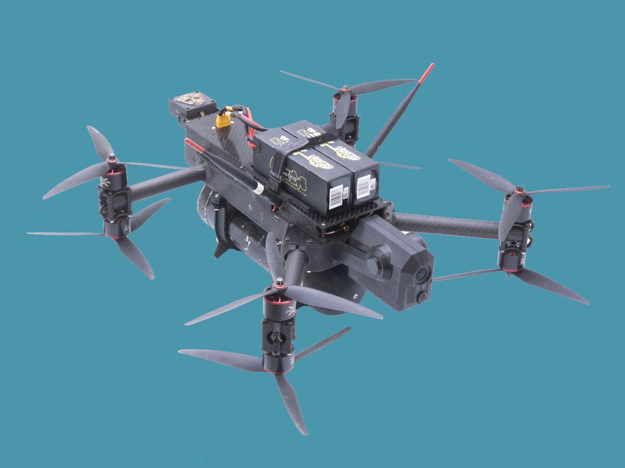 Ukraine har skabt en kompakt angrebsdrone SkyKnight 2 med AI, der kan modstå elektronisk krigsførelse og anti-drone-våben