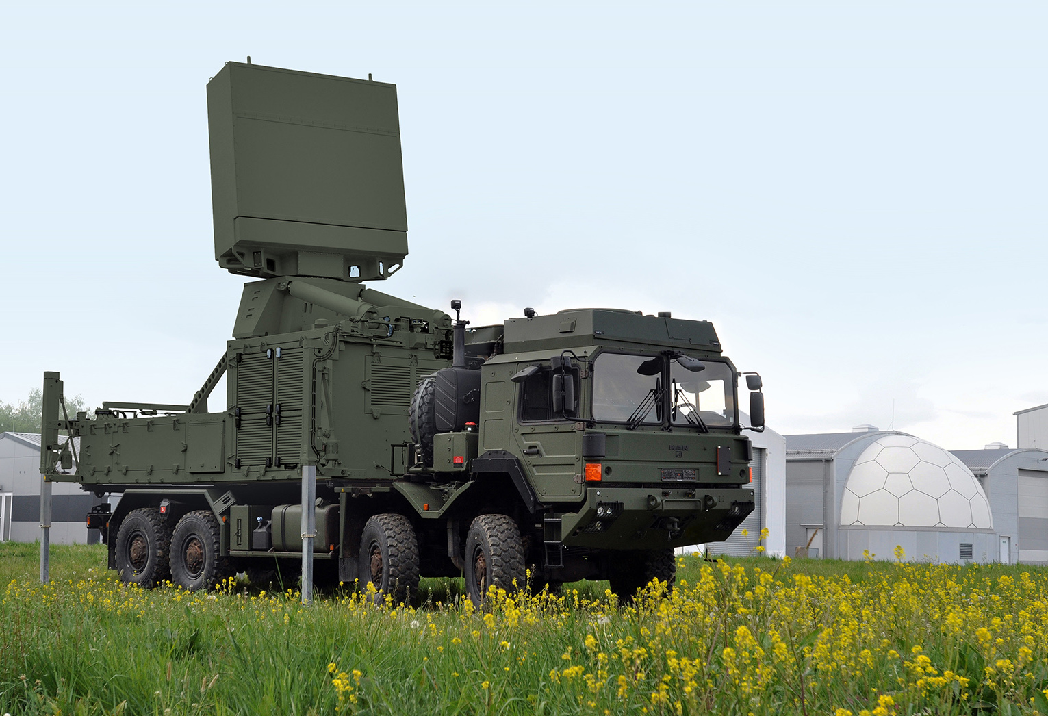 Tyskland giver Ukraine ny hjælpepakke med TRML-4D-radar, BIBER-brobyggere og Mercedes-Benz Zetros-lastbiler
