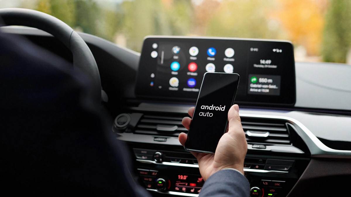 Fuld gennemgang af Android Auto: Hvad er nyt i 2023?