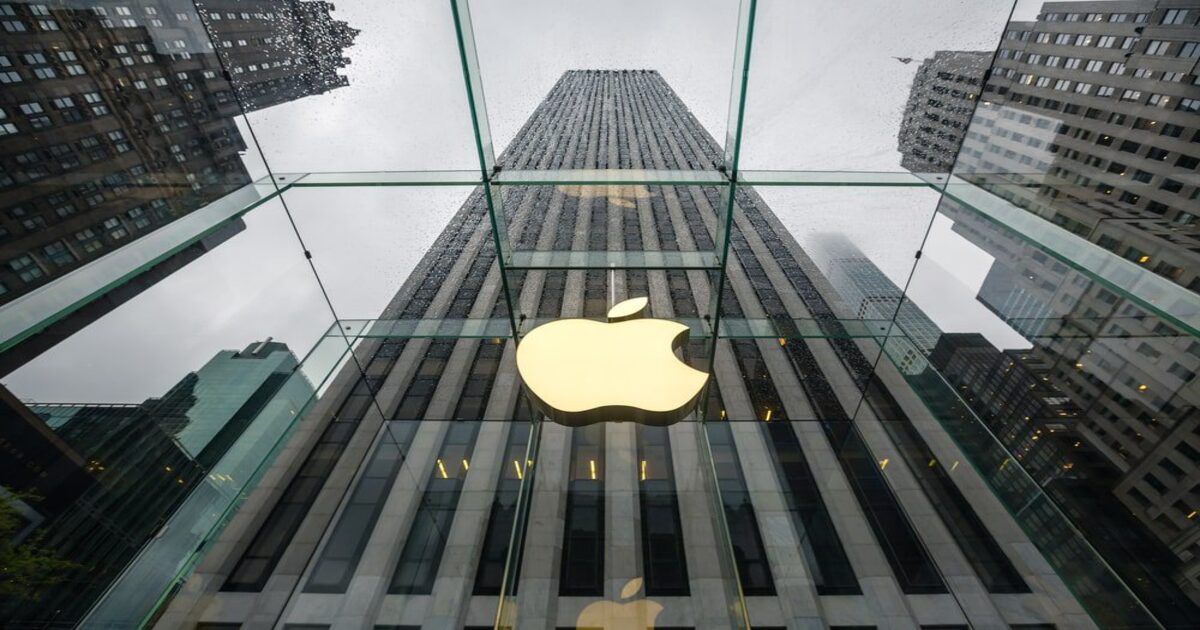 Begrænsning af konkurrencen: EU giver Apple en bøde på 500 millioner dollars for første gang 