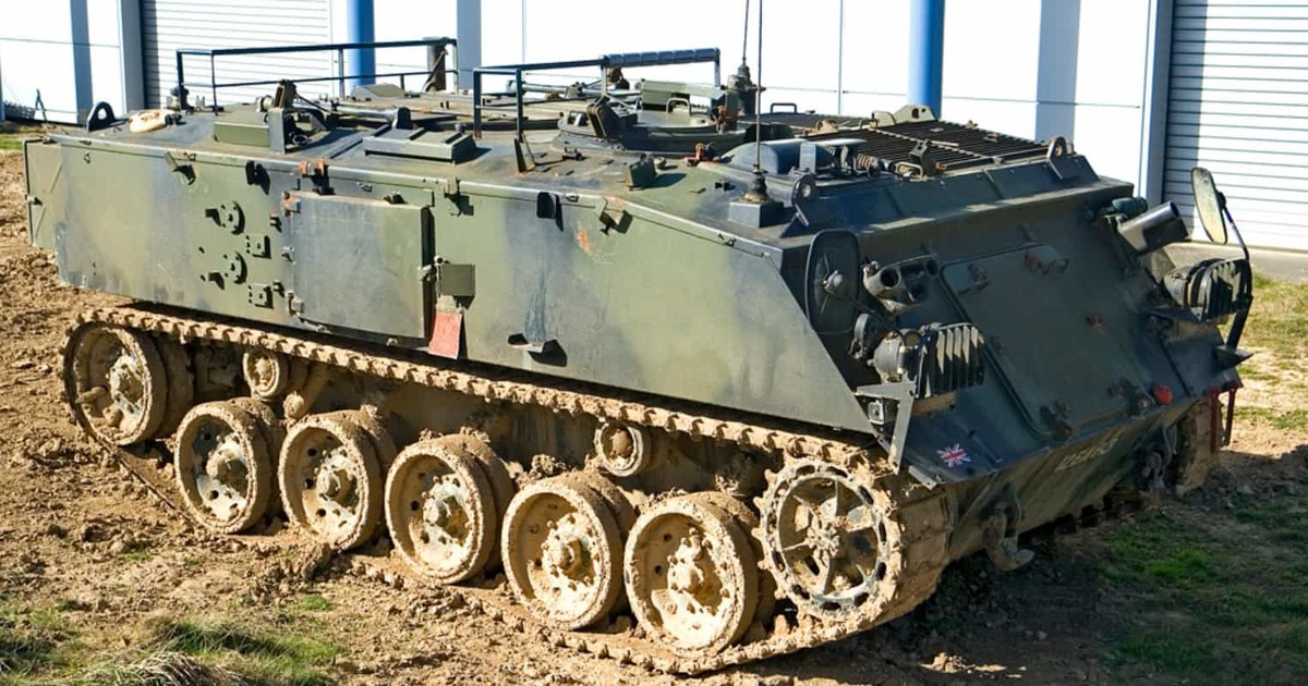 Frivillige køber 17 pansrede køretøjer til Azov i Storbritannien