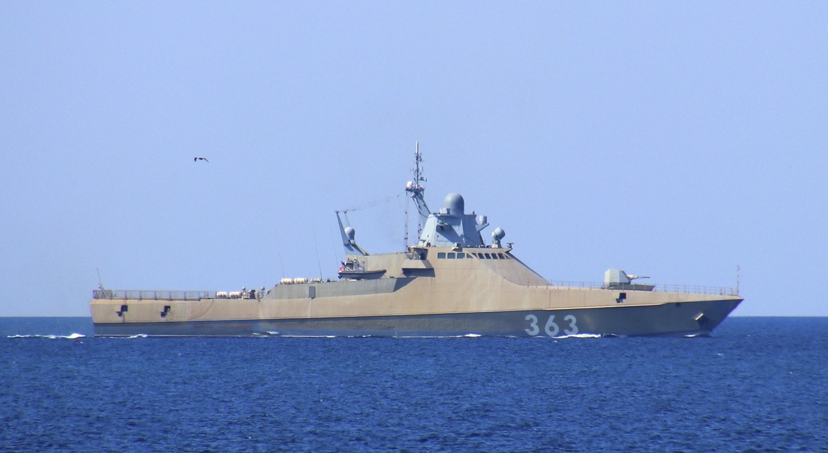 Det nye russiske skib Pavel Derzhavin, som kan bære Kalibr-krydsermissiler og Kh-35-antiskibsmissiler, er eksploderet på sin egen mine nær Krim.