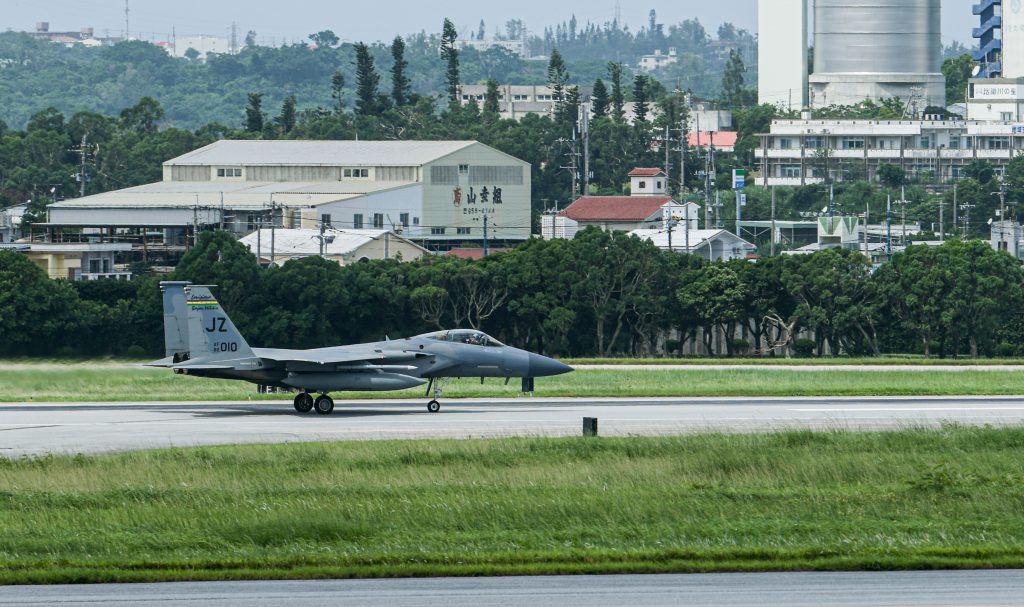 Det amerikanske luftvåben har returneret ældre fjerdegenerations F-15C Eagle-kampfly til Japans Kadena-base.
