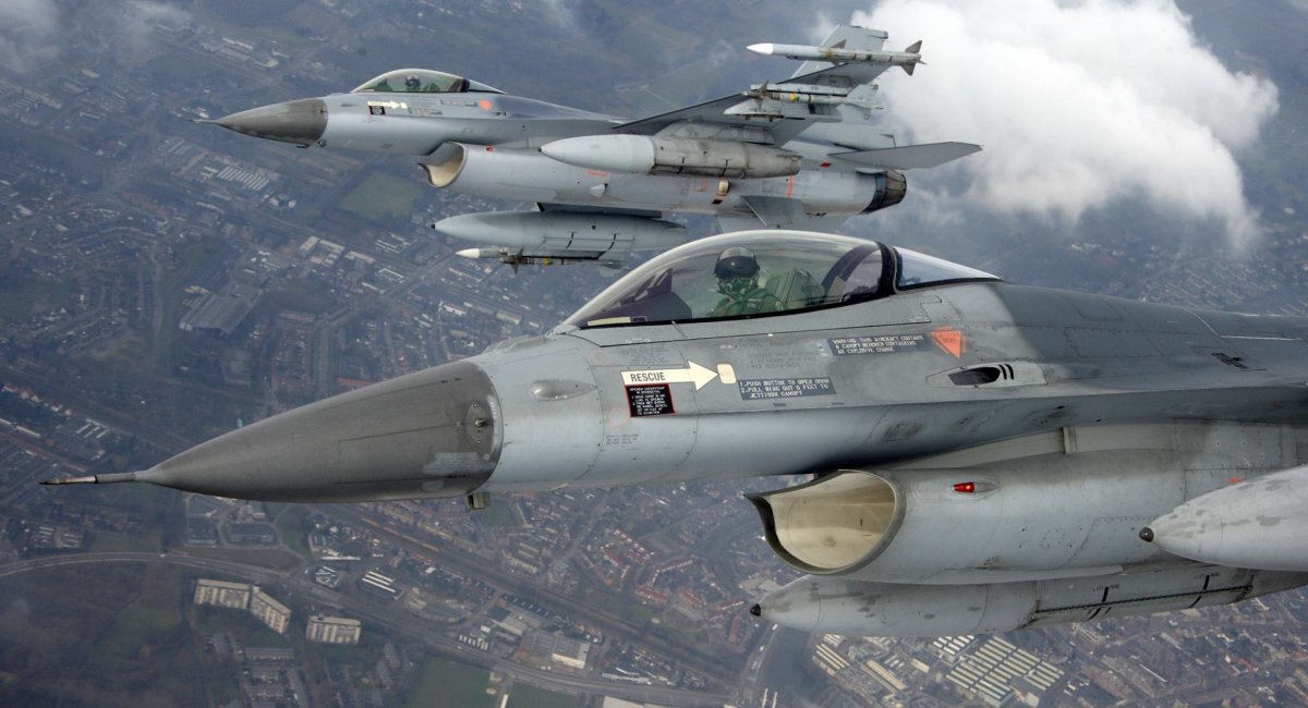 Flying High: F-16's udvikling og indflydelse på moderne luftkamp