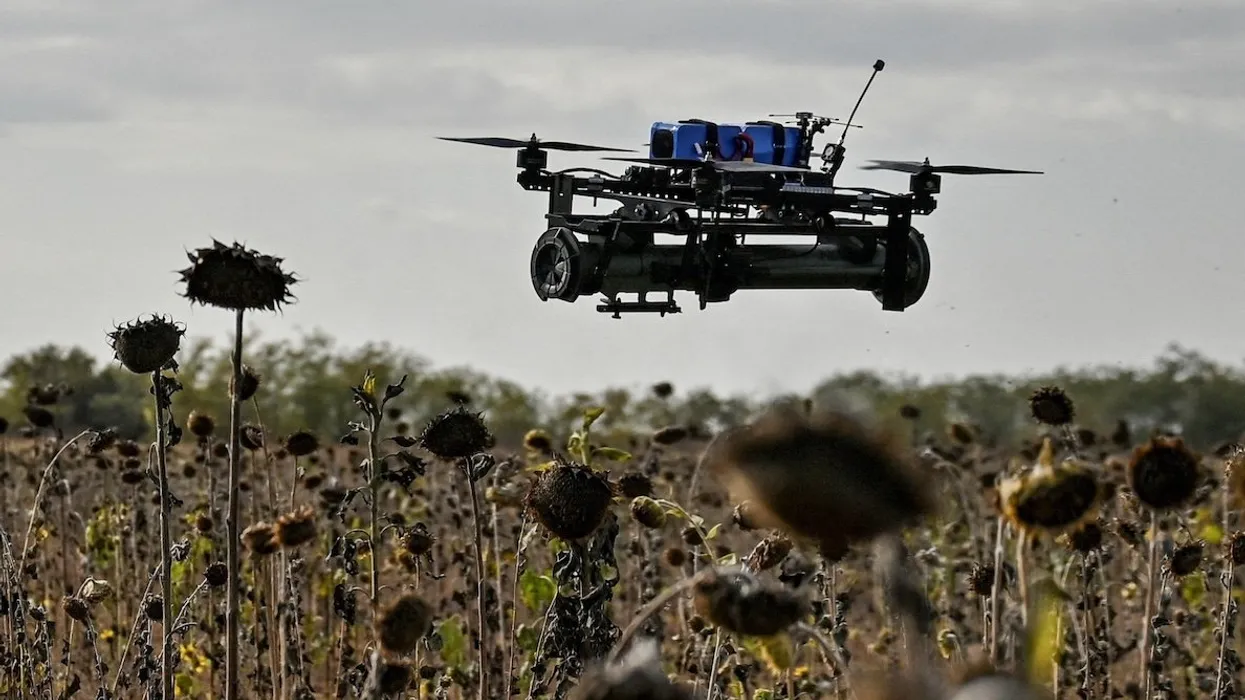 En ny æra i dronesektoren: FPV-drone udstyret med bærbar granatkaster