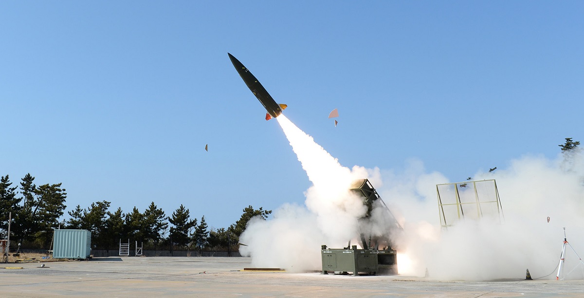 Republikken Korea investerer 218 millioner dollars i at udvikle det taktiske ballistiske missil KTSSM-II til at nedkæmpe nordkoreanske bunkere og missilsystemer.