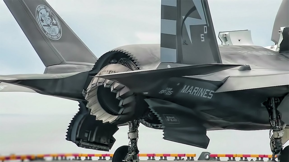 Lockheed Martin foreslår at bruge andre motorer i femte generation af F-35 Lightning II-kampfly, selv om det vil resultere i ekstra omkostninger i milliardklassen.