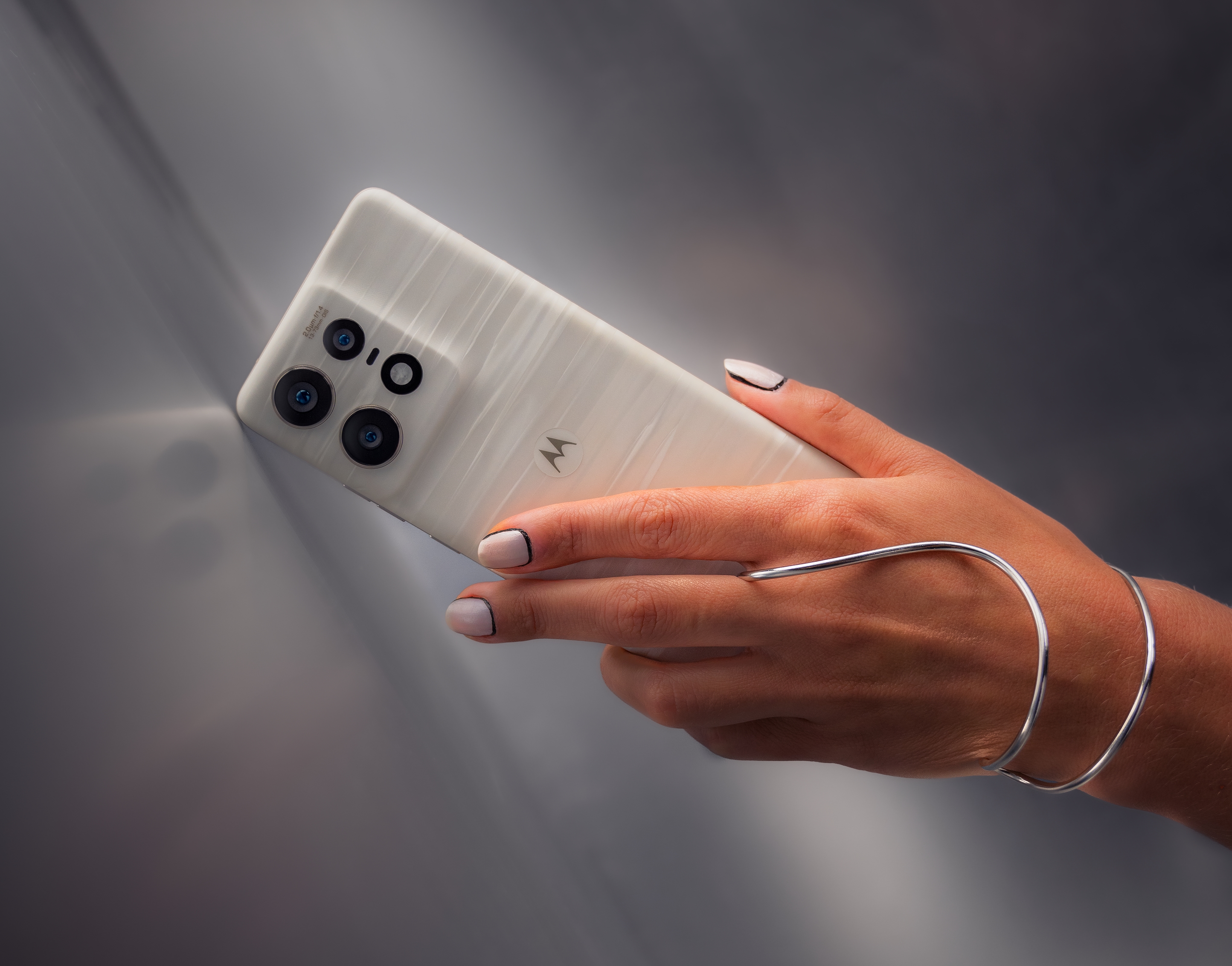 Motorola har præsenteret Edge 50 Pro på det globale marked: en smartphone med en 144Hz POLED-skærm, Snapdragon 7 Gen 3-chip, IP68-beskyttelse og et 50 MP-kamera.