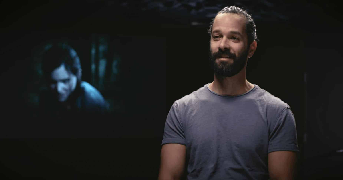 Neil Druckmann, game director på The Last of Us, modtager en pris fra New York Video Game Critics Circle for sin indflydelse på branchen.