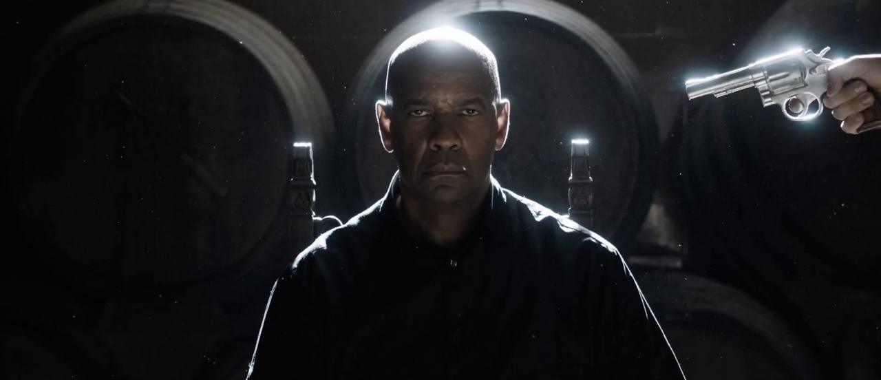 Antoine Fuqua overvejer at forynge Denzel Washington med kunstig intelligens i en mulig prequel til The Equalizer