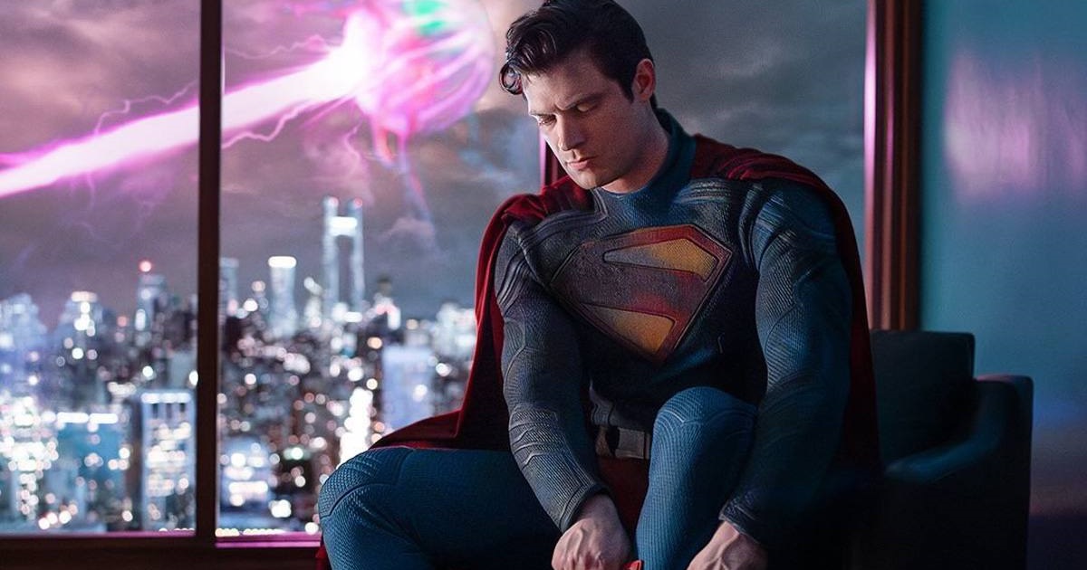 James Gunn afslører det første billede af David Corensworth som den nye Superman: men hvad er det for et mystisk væsen i baggrunden?