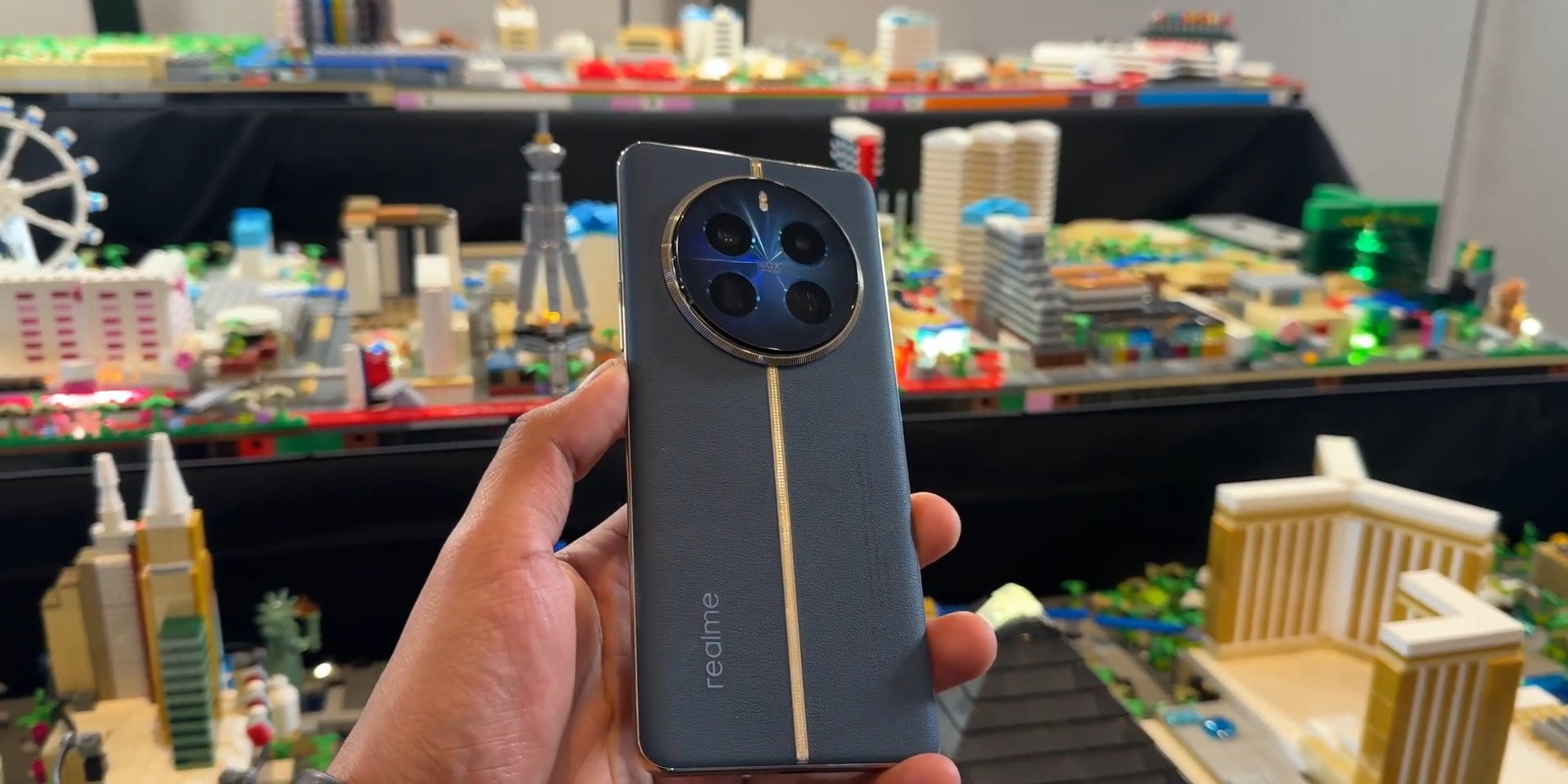 Realme 12 Pro+ er dukket op i en video: en smartphone med et tredobbelt kamera, Snapdragon 7s Gen 2-chip og Android 14 om bord