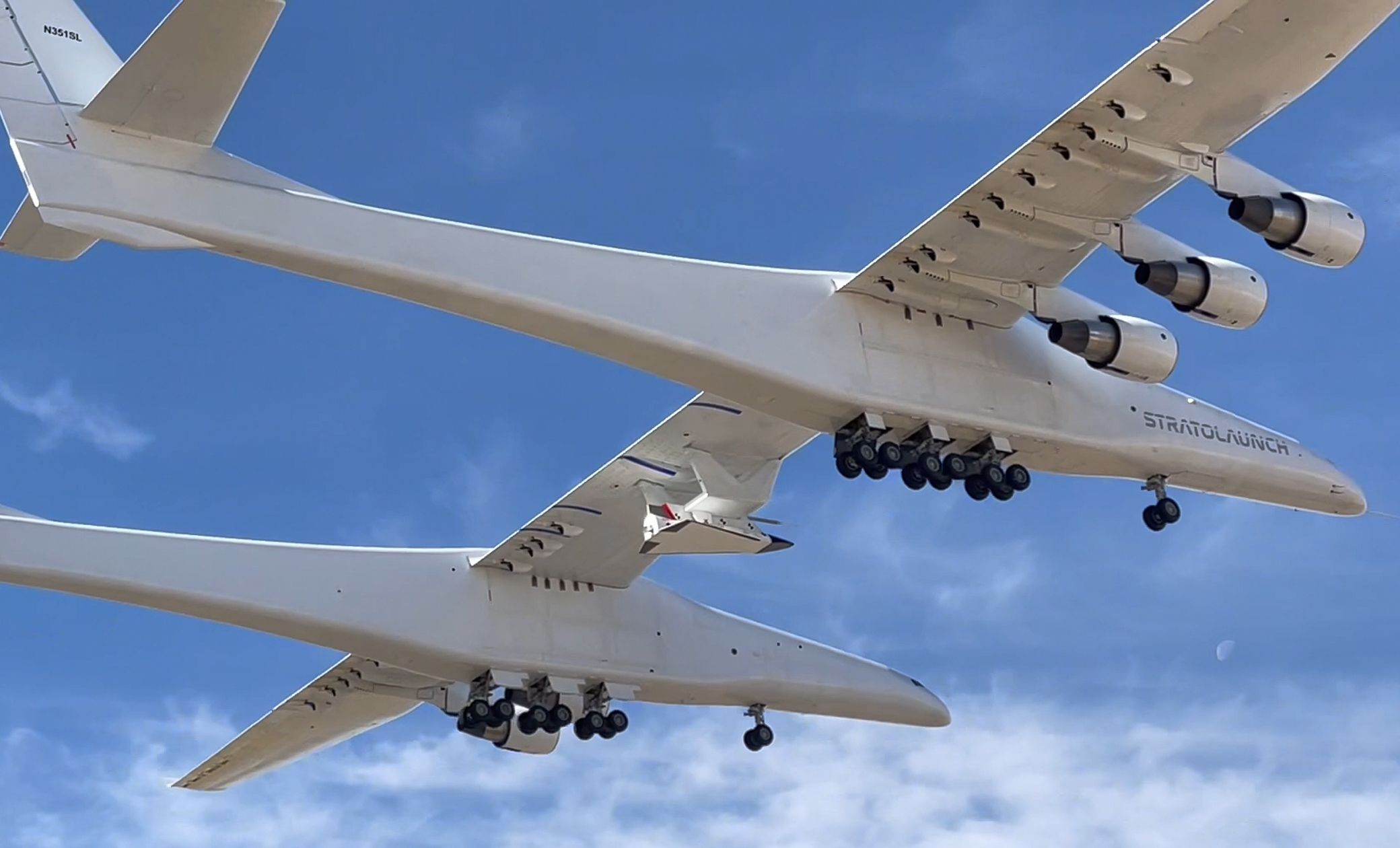 Verdens største Stratolaunch Roc-fly har foretaget sin jomfruflyvning med et Talon-A hypersonisk svævefly på brændstof.