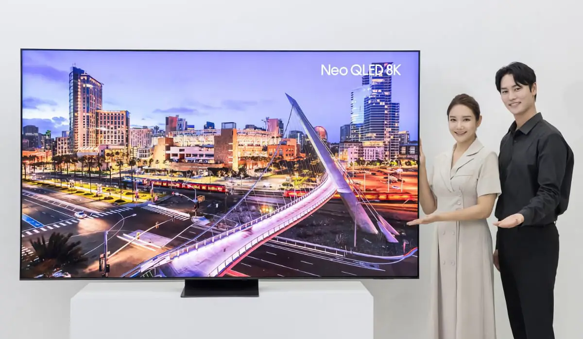 Samsung har lanceret et 98" diagonalt 8K QLED-tv med Quantum Mini LED-baggrundsbelysning til en pris på 40.000 dollars.