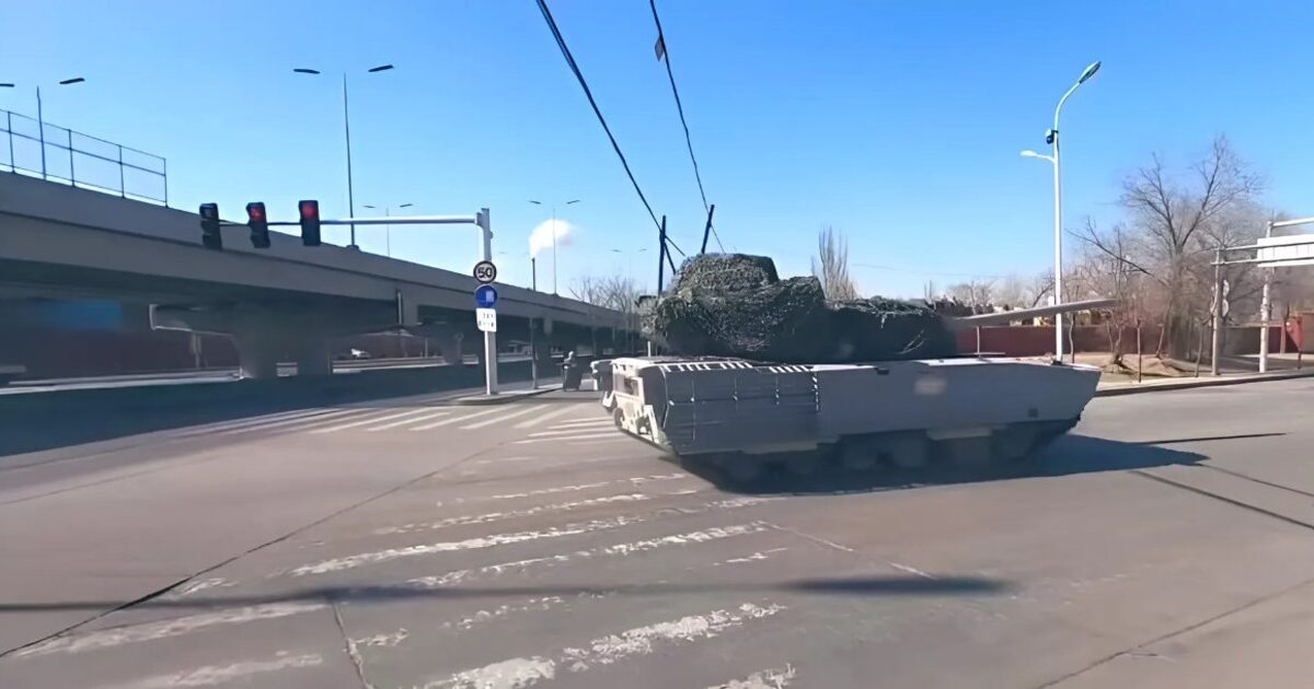 En hidtil ukendt kampvogn blev spottet i Kina