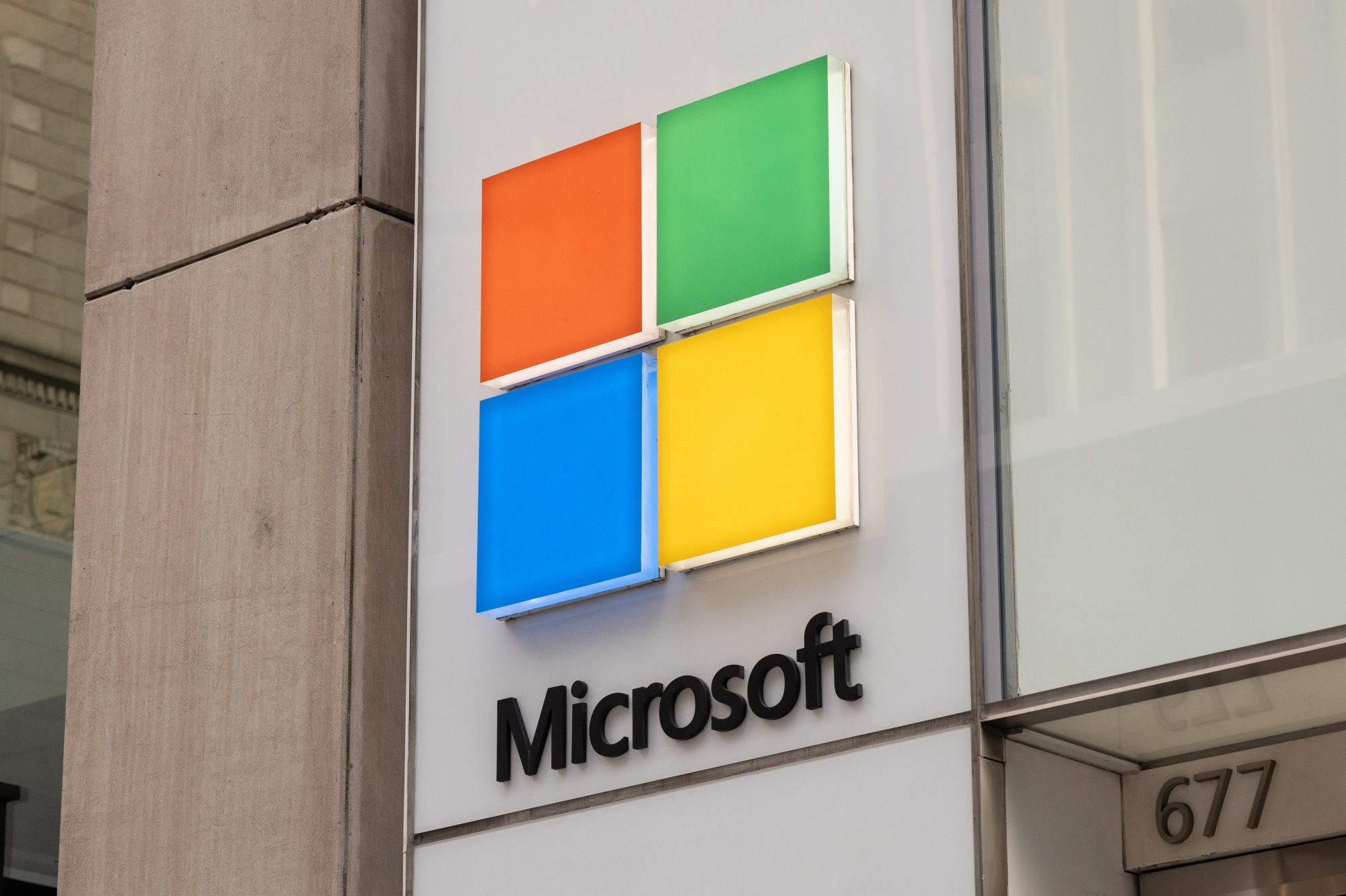 Microsoft har forhandlet den første fagforeningskontrakt, der regulerer brugen af AI