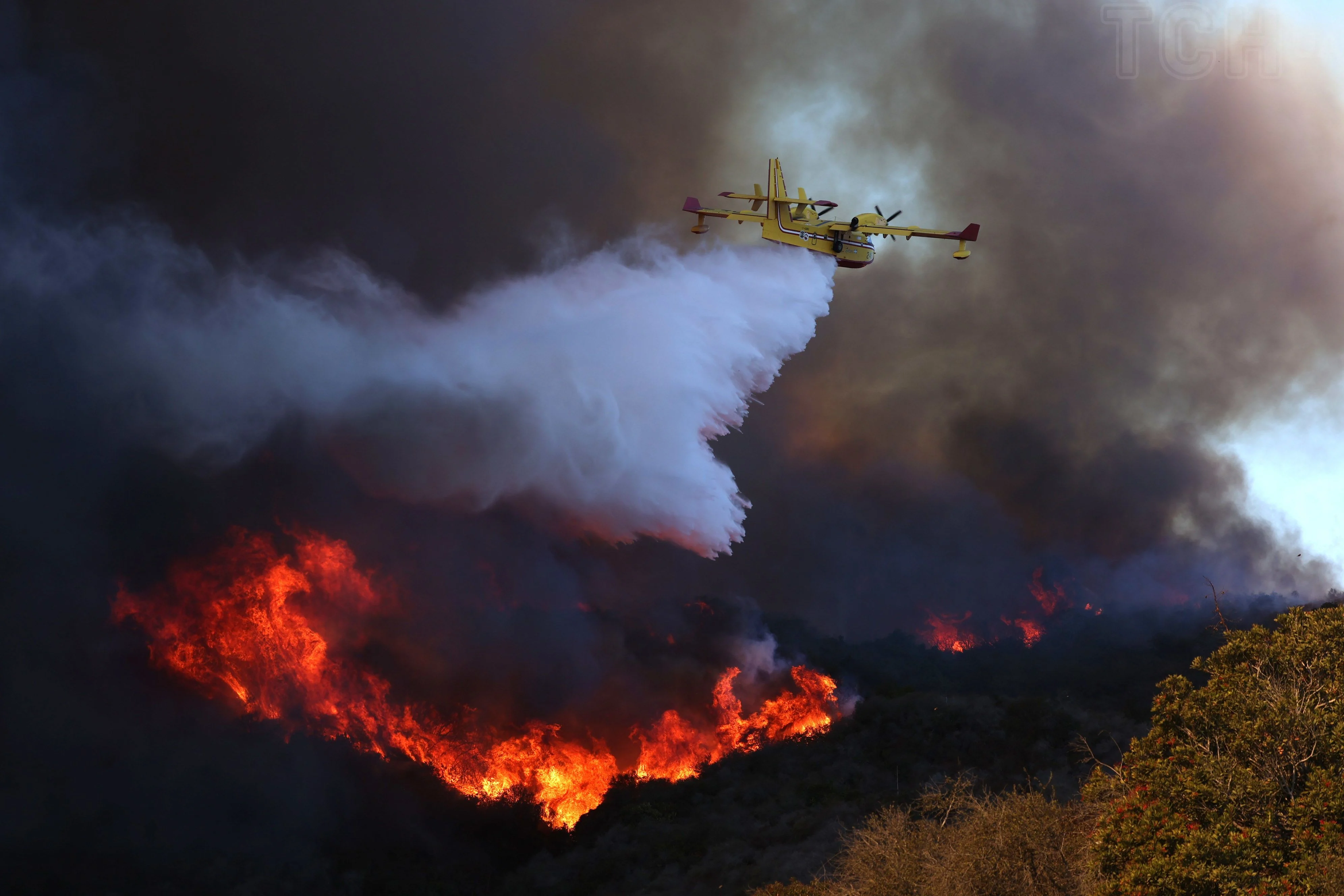 Evakuering i Los Angeles på grund af brand