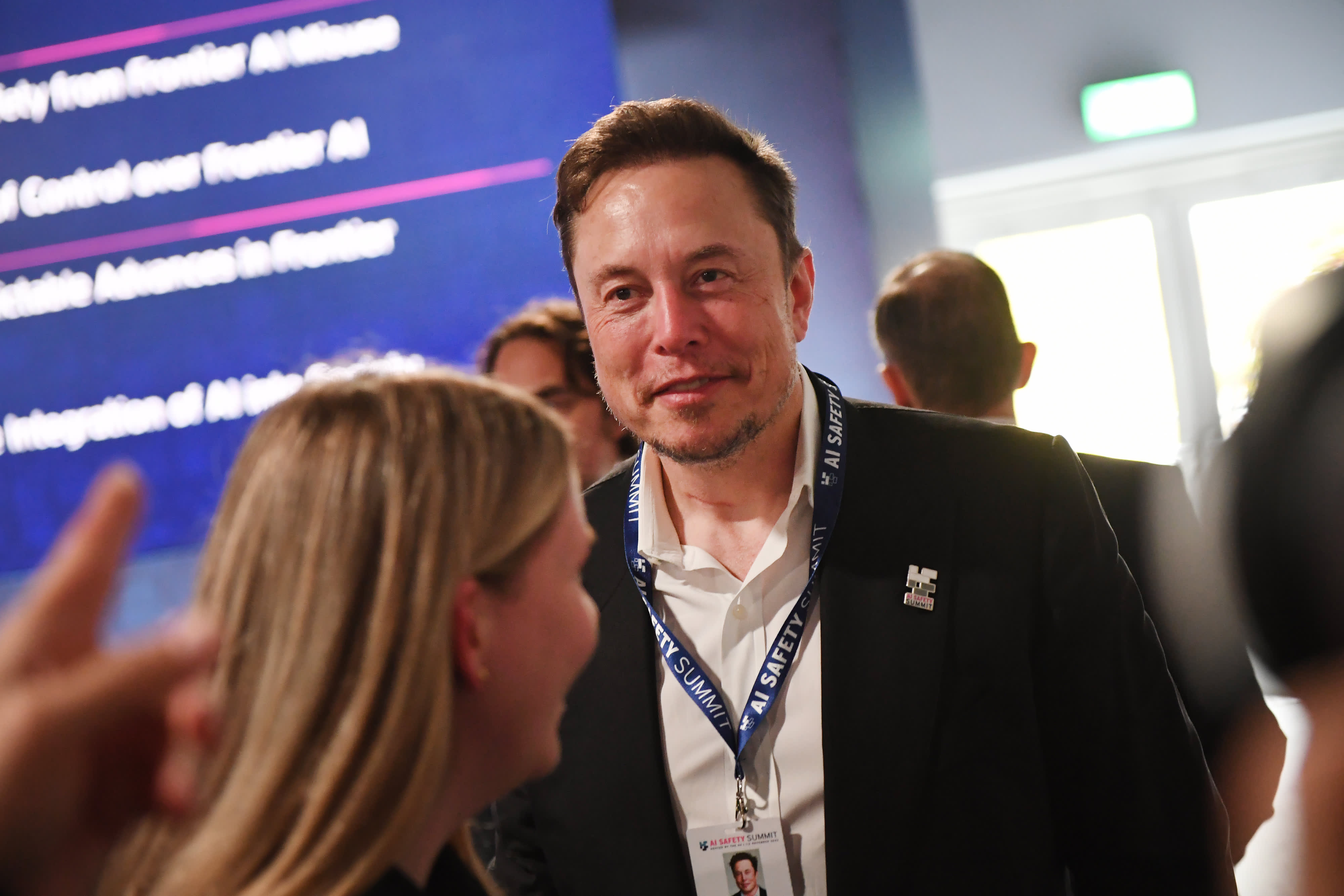 Elon Musk forudser, at der på grund af AI ikke vil være behov for at arbejde i fremtiden