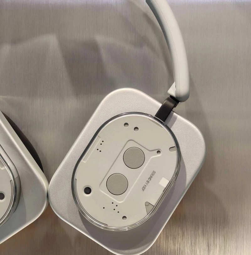 Nothing Headphone (1) med transparente elementer