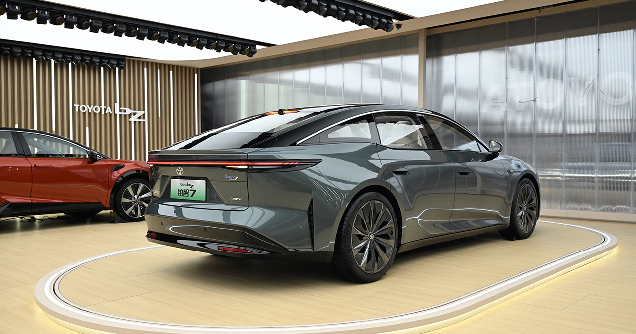 Strømlinet karosseriform af Toyota bZ7