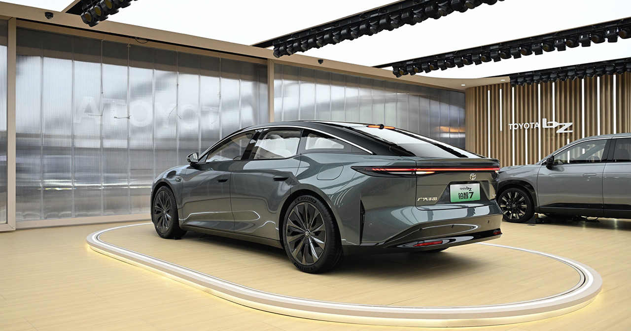 Stilfulde linjer på Toyota bZ7