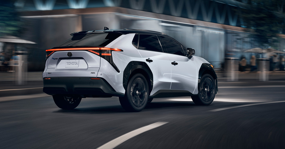 2025 Toyota bZ4X Nightshade Edition - Wind Chill Pearl - set forfra