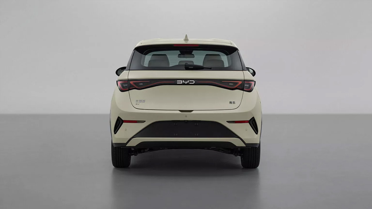 Opdateret BYD Dolphin 2026: Set fra siden