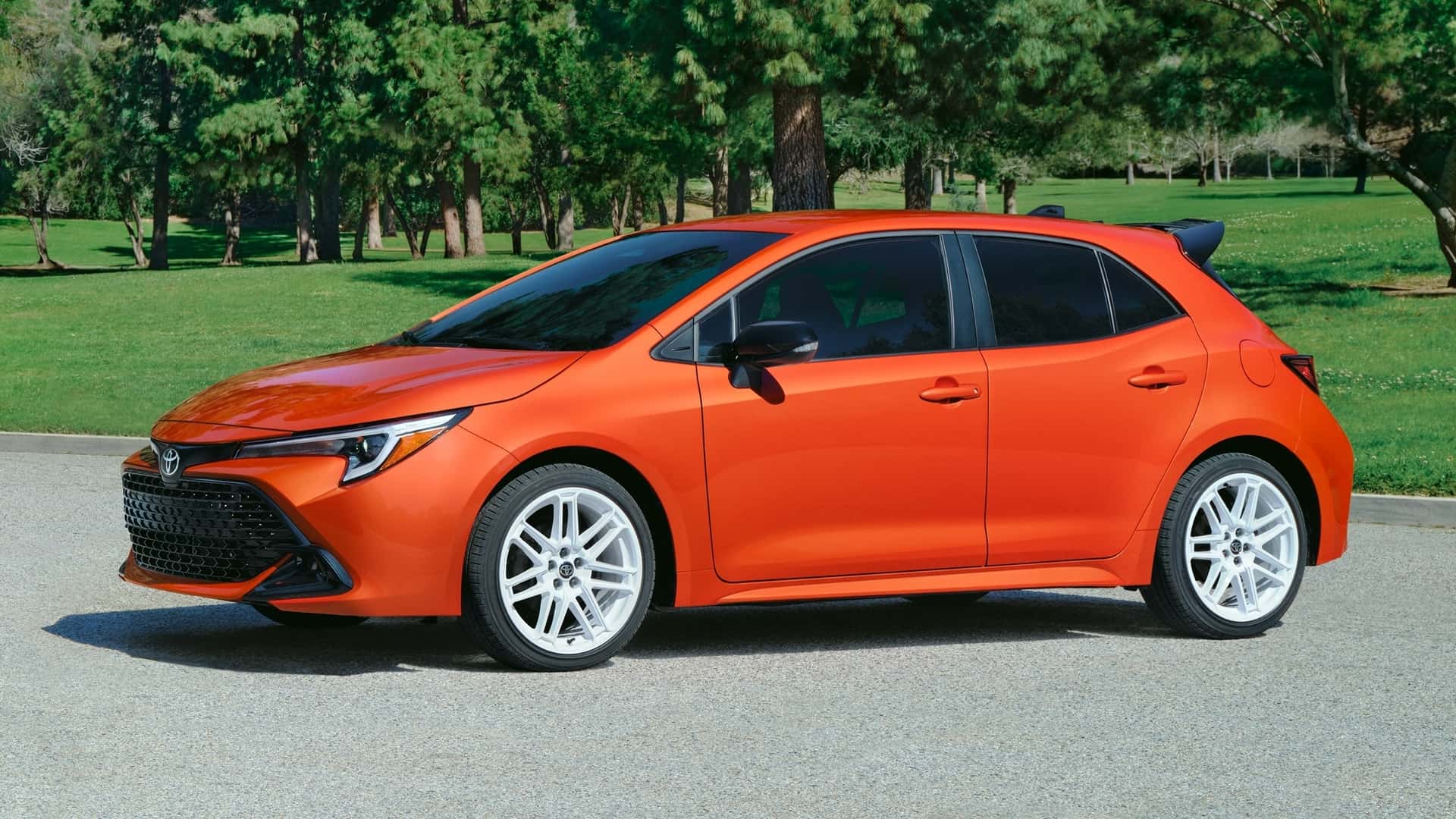 Toyota Corolla Hatchback FX Edition lys orange farve
