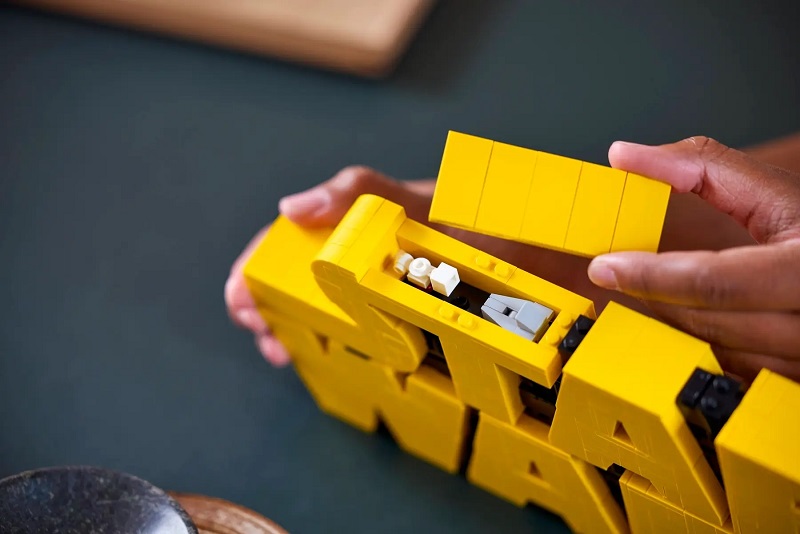 Sammensat Lego sæt med Star Wars-logo