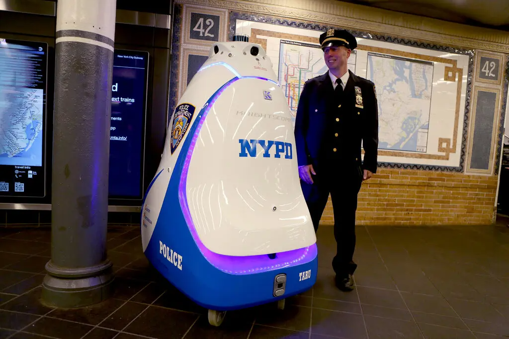 I New York vil en robotbetjent patruljere undergrundsstationen Times Square.-2