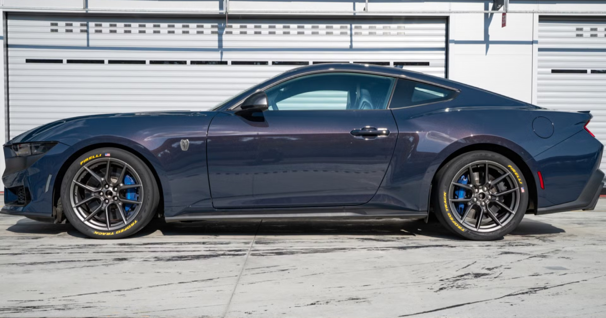 Dæk Pirelli på banen