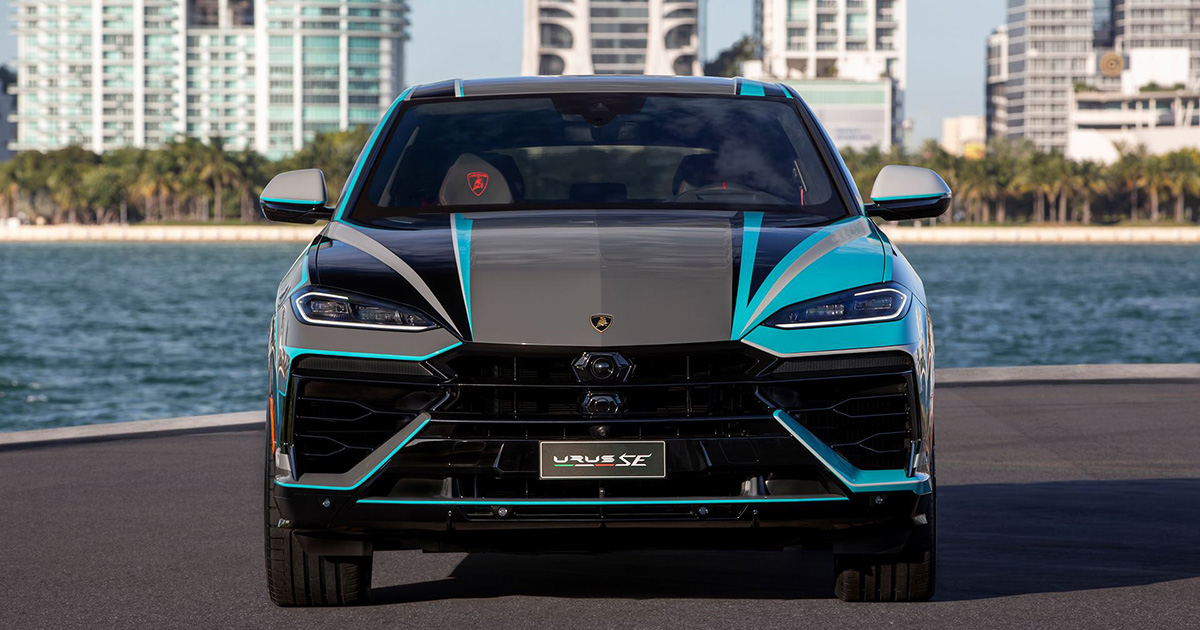 Lamborghini Urus SE udvendigt med Blu Glauco-accenter