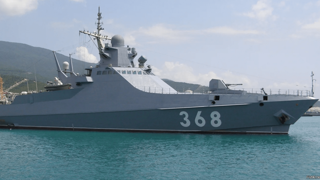 Ukraines efterretningstjeneste har officielt bekræftet et droneangreb på Ruslands nyeste skib, Sergei Kotov, som er blevet bestilt til at bære Kh-35- og Kalibr-missiler.