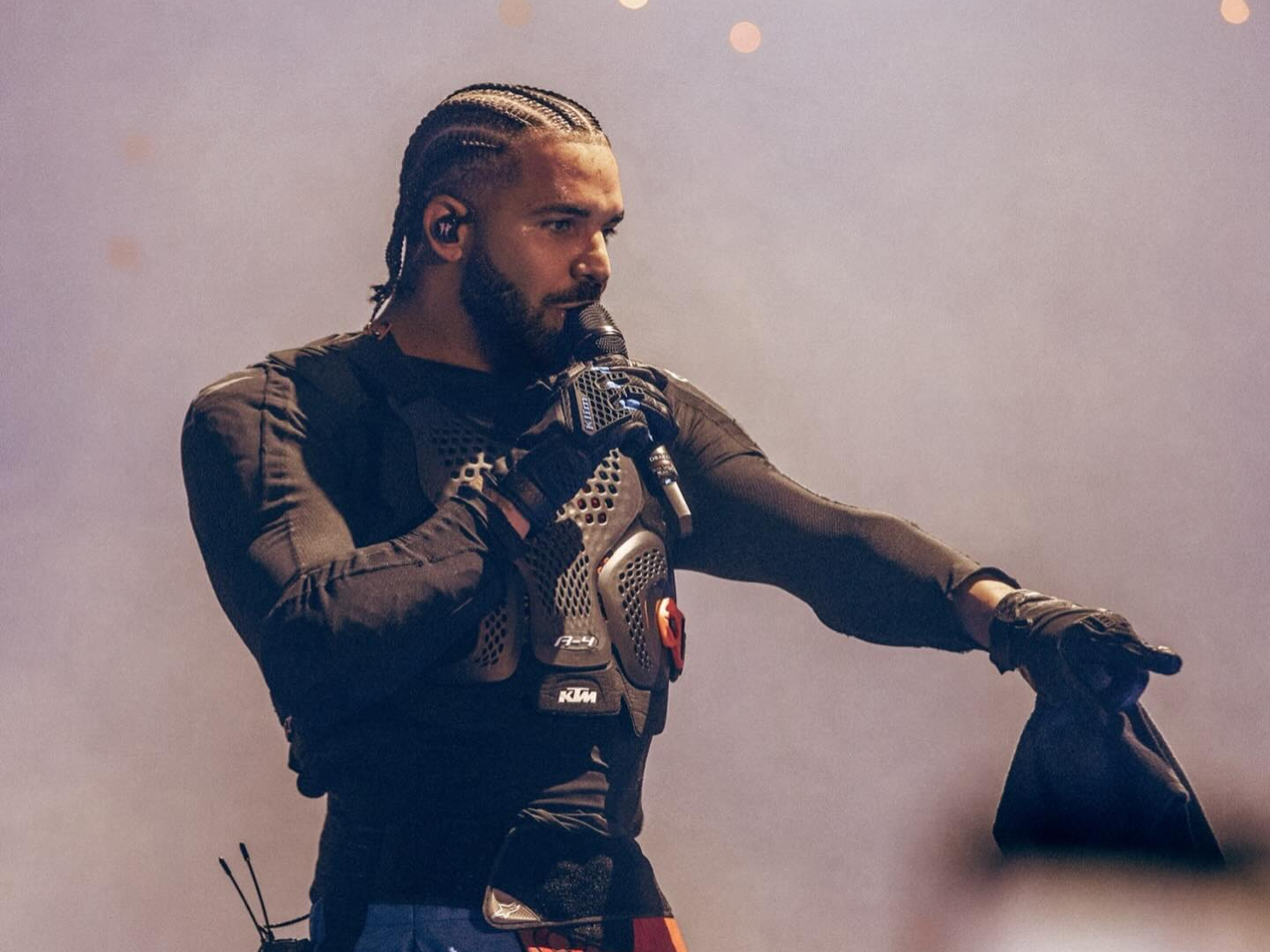 Drake fjernede et diss-track med Tupacs AI-vokal efter trusler om en retssag