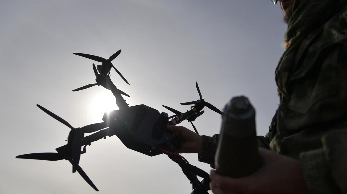 Spektakulær video: Ukrainske FPV-droner nedkæmpede en kolonne af russisk udstyr i grænseområdet i Kursk-regionen