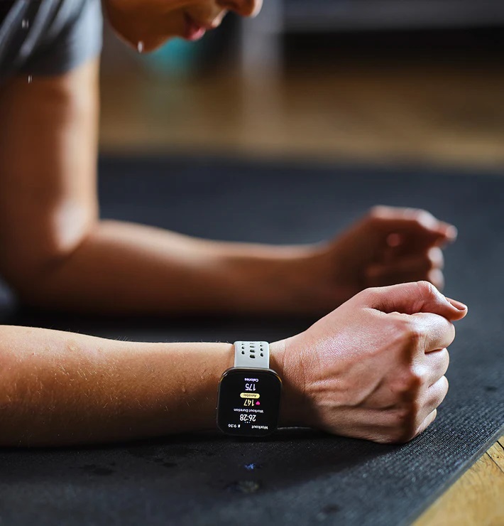 Amazfit Bip 6 i forskellige farver