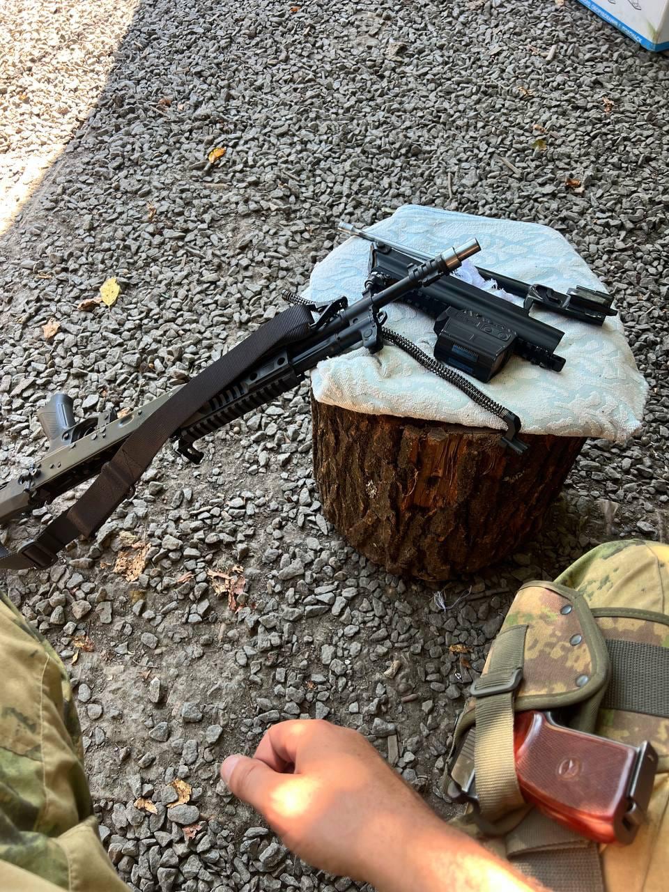 AK-12 riffel i marken