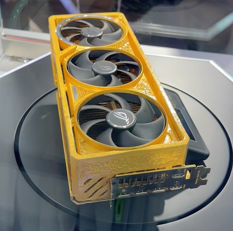 ASUS ROG RTX 5090 Real Gold Edition 3