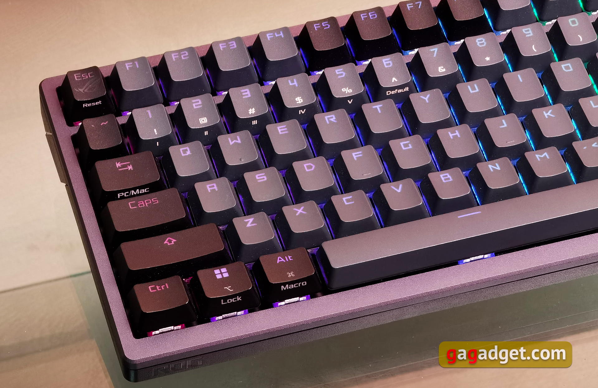 ASUS ROG Azoth-anmeldelse: Det kompromisløse mekaniske tastatur til gamere, du aldrig havde forventet-16