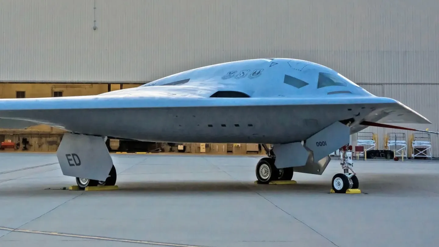 Det første forproduktions B-21 Raider bombefly