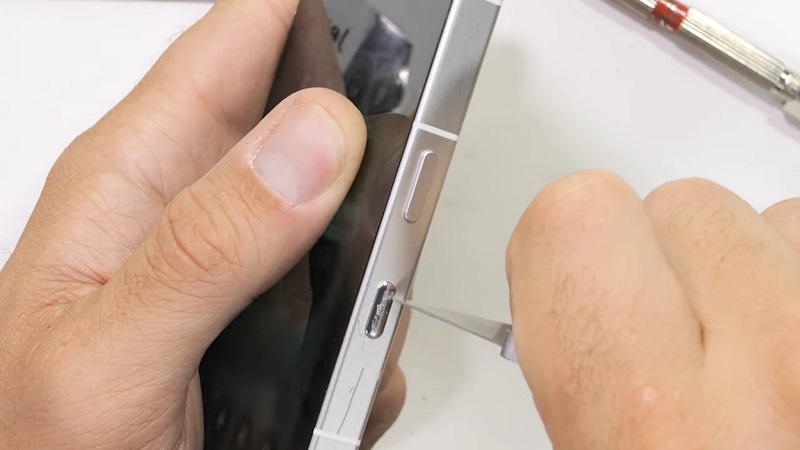 Effects of fire on the Nothing Phone display (3)