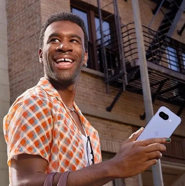 Rendering af Google Pixel 9a i porcelænsfarve