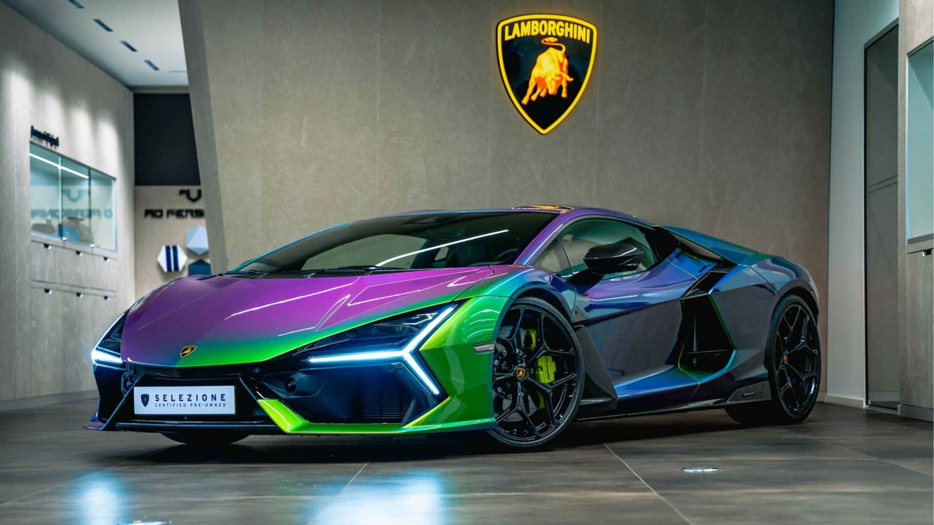 Lamborghini Revuelto med en snas farve