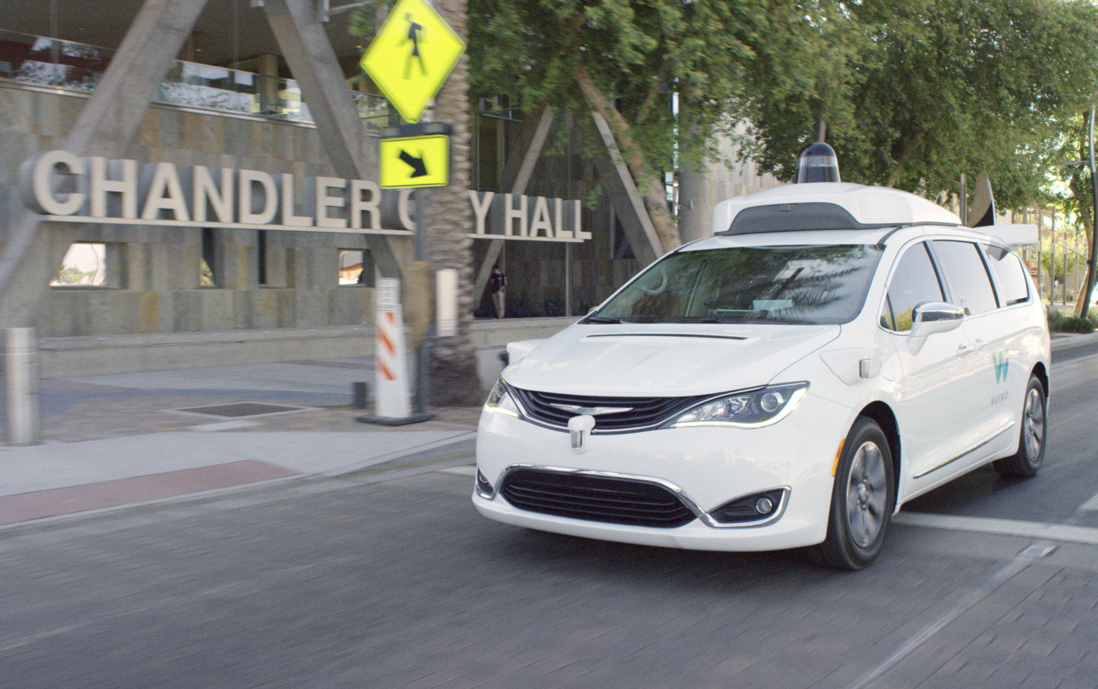 Waymos robottaxier er begyndt at levere Uber Eats i Phoenix