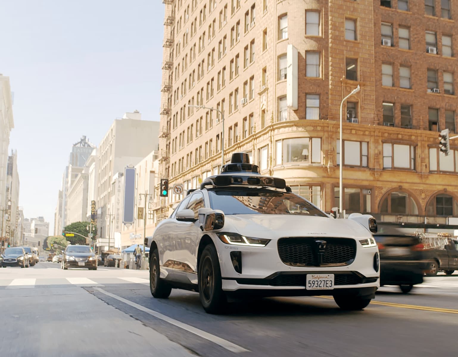 Waymos robot-taxatjeneste lanceres i Los Angeles