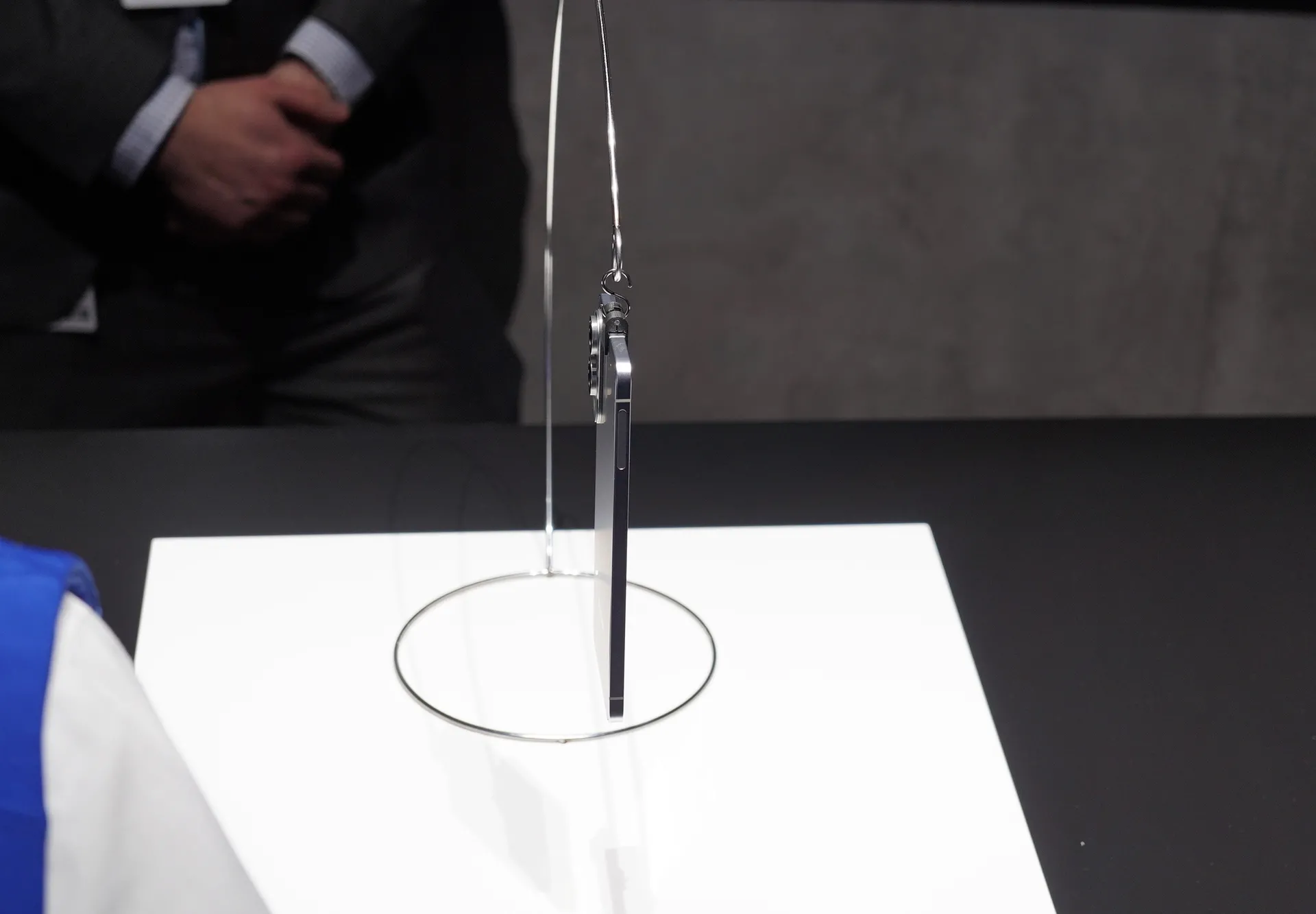 Tyndheden af Galaxy S25 Edge sammenlignet med andre modeller